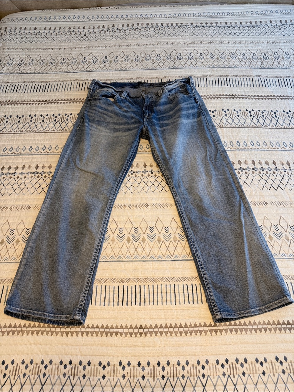 Silver Jeans Men's Relaxed Fit Faded Blue Denim